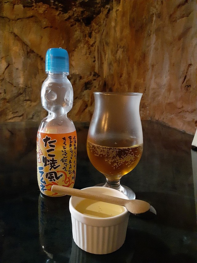 デザートのパンナコッタと「たこ焼き風ラムネ」