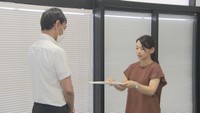 市民団体の「市民オンブズ香川」が監査委員事務局を訪れ書類を提出