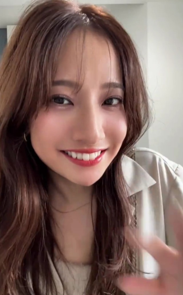 ロングヘアにスタイルチェンジ。女性らしさと自信があふれる現在の姿／いとみきさん（@itomiki_life）提供