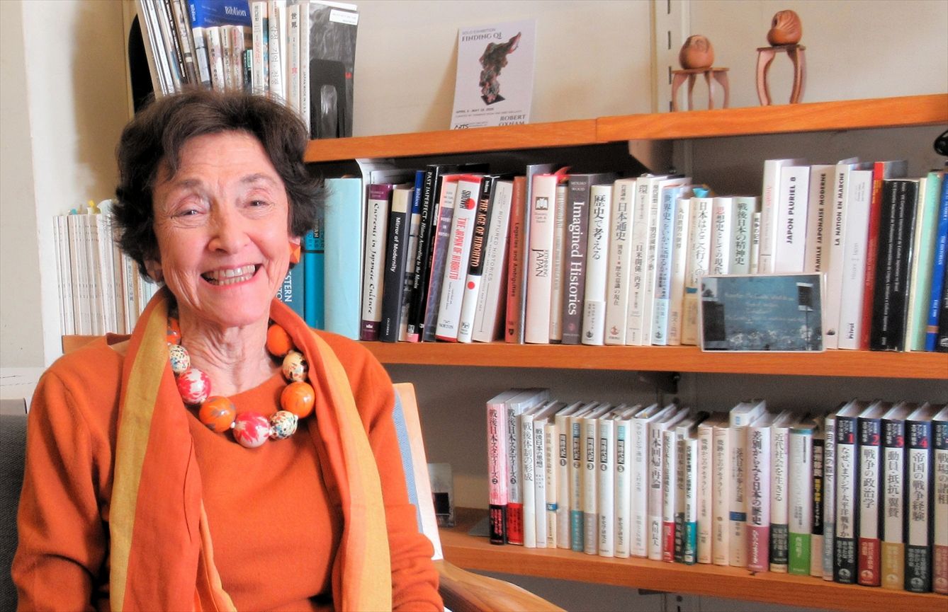 コロンビア大学のキャロル・グラック教授=2025年10月、ニューヨーク、福田宏樹撮影