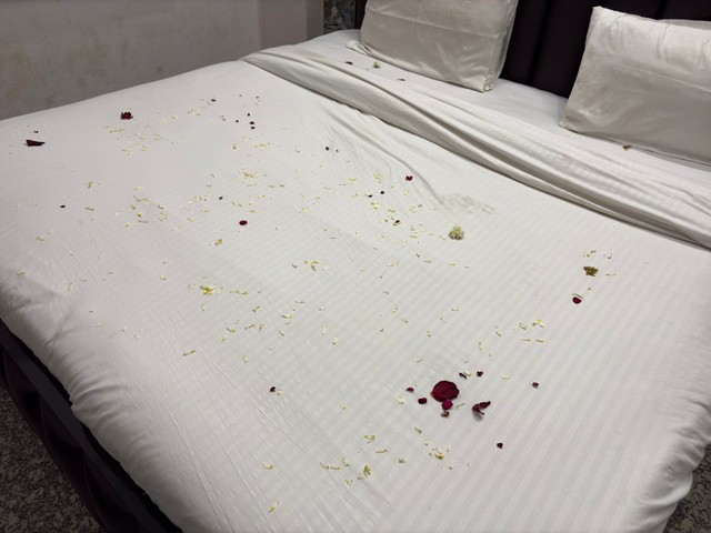 ホテルに入ってベッドを見ると…（三井昌志さん提供）