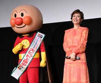 映画「それいけ！アンパンマン　ばいきんまんとえほんのルルン」公開記念舞台あいさつに立つ戸田恵子