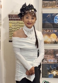トークショー後、囲み取材に応じる志穂美悦子＝都内の目黒シネマ