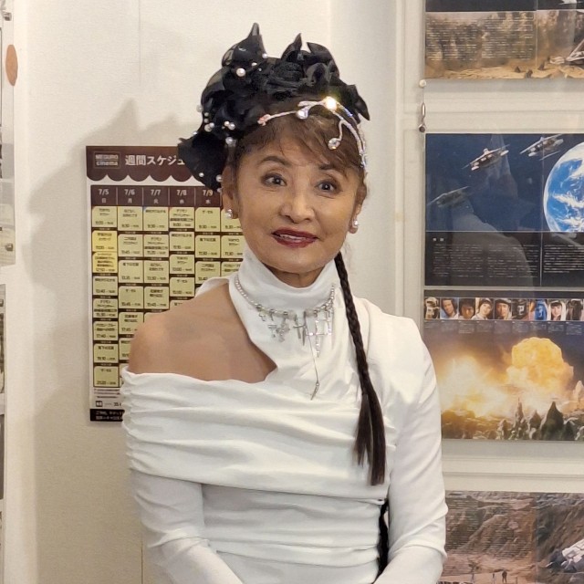 トークショー後、囲み取材に応じる志穂美悦子＝都内の目黒シネマ