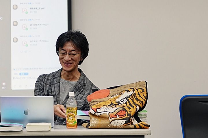 会場風景（片岡大右さん）