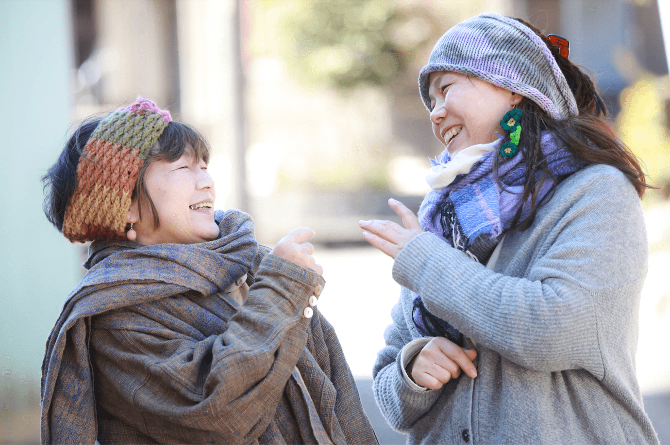 初対面の人とおしゃべりできますか？※画像はイメージ（yamasan/stock.adobe.com）