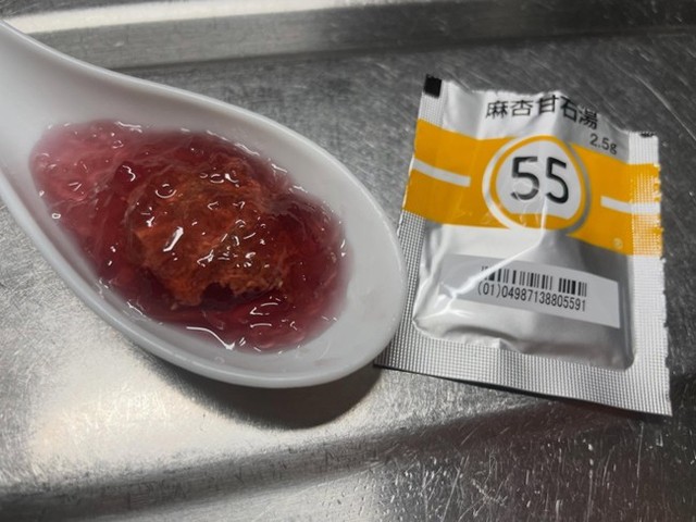苦手な粉薬を飲み込むためのお助けアイテムは子ども用の”アレ”