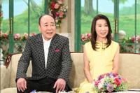 「徹子の部屋」 （右から） 武東由美、モト冬樹＝テレビ朝日提供