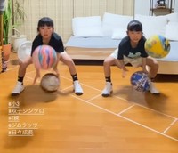 まるで自由自在にボールを操るふたり（提供：＠yunana.0727さん）
