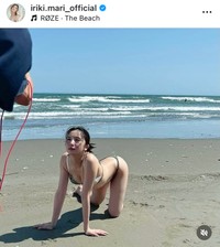 「FLASH」（25年9月30日発売号）に登場した入来茉里のオフショット　本人のインスタグラム（@iriki.mari_official）より＝2025年9月26日投稿