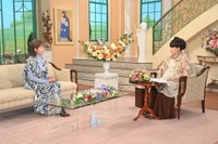 19日放送の「徹子の部屋」に出演する古村比呂（左）と司会の黒柳徹子＝テレビ朝日提供