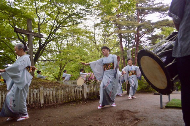 お祭りのハイライトはナニャドヤラ（新郷村観光協会提供）