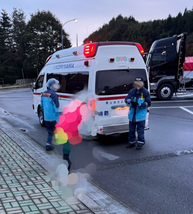 無事に救急車に収容された女性（サバイバル二郎さん提供）