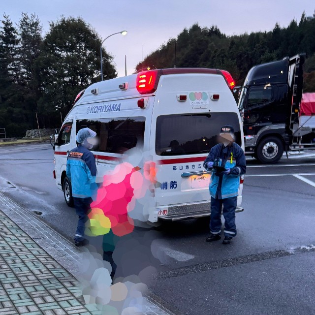 無事に救急車に収容された女性（サバイバル二郎さん提供）