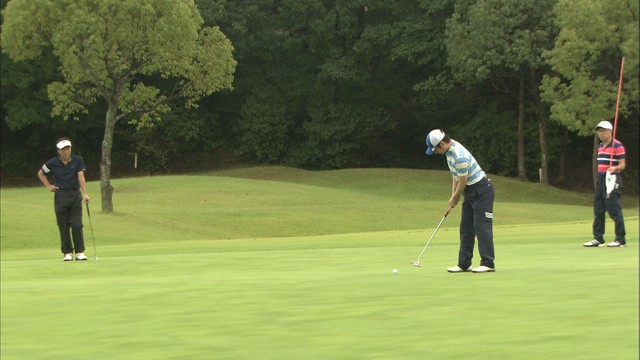 ゴルフを通して企業間の交流を深めようと企業対抗ゴルフ大会を開催３１の企業が参加　香川・高松市　鮎滝ＣＣ