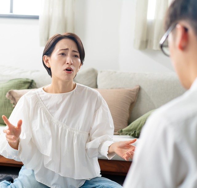 同性なんだからいいじゃない！と浮気したものの開き直る妻　※画像はイメージです（Peak River/stock.adobe.com）