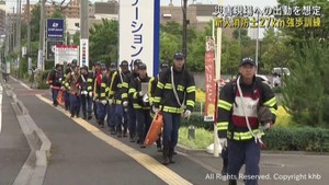 新人消防士が機材を担いで２７キロを歩き抜く強歩訓練　災害現場の出動を想定　宮城県消防学校