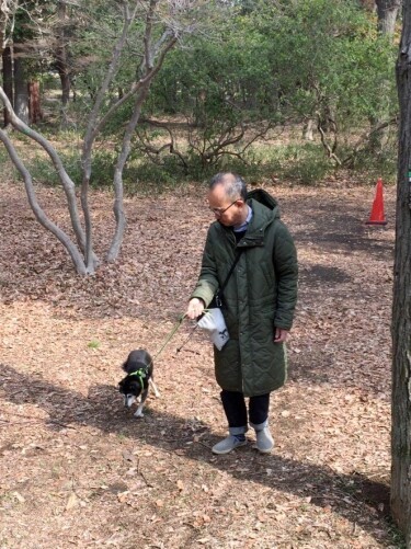 またひとりになったお散歩中のチョコ