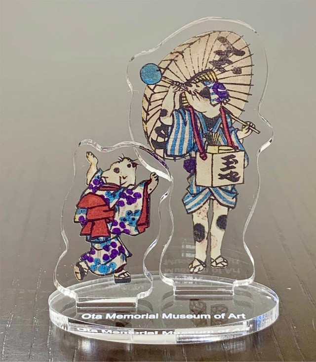 「江戸にゃんこ 浮世絵ネコづくし」展で販売されているアクリルスタンド「シャボン玉売りのネコ」