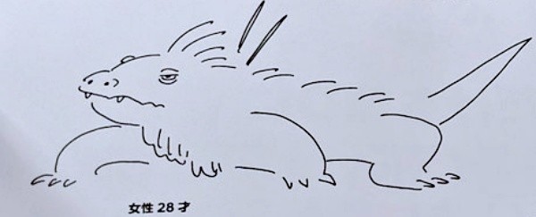 「女性 28才」が描いたアロワナ（画像提供：すこやかむいむいさん）