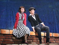 「パリのアメリカ人」朝美絢(右）、音彩唯＝御園座