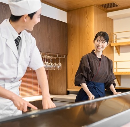 アルバイト同士の交際って禁止できるの？　※画像はイメージです（まぽ/photoAC）