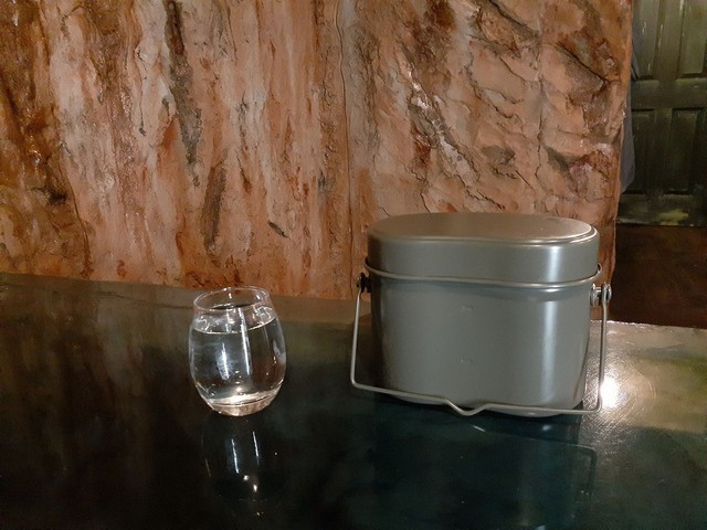 テーブルまでこの姿で運ばれてくる