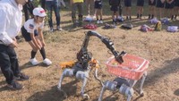 未来の農業の姿？小学生の手からレモンをかごに…農業支援ロボットのデモンストレーション　岡山・浅口市