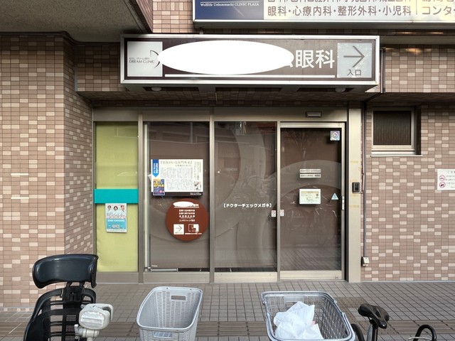 正面玄関は右側にあるのに、患者さんがここを入口だと勘違いし、何度も入ってこようとしたのだとか（提供）