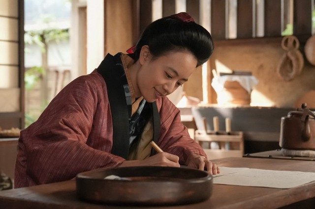 父・清治の抑圧から解放され、珠（石橋静河）の内側から「書きたい気持ち」があふれ出る　(C)NHK