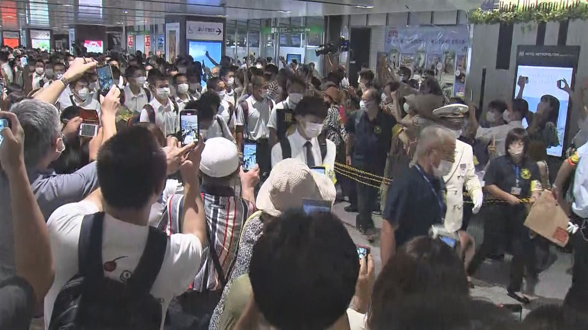 【速報】仙台育英ナインを大勢の市民らが出迎え　ＪＲ仙台駅は祝福ムードに包まれる