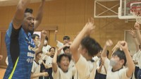 ファジアーノ岡山の選手が小学校を訪問