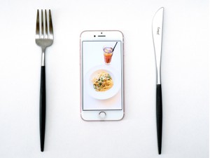 料理の撮影に夢中の客にイラッ　そういう私もやっぱり写真を撮っている