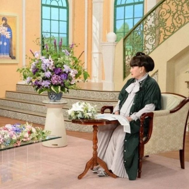 「徹子の部屋」  (右から)黒柳徹子、酒井和歌子＝テレビ朝日提供
