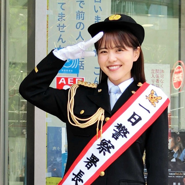 原宿警察署の一日署長を務めた新田さちか（2021年）