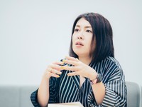 町田そのこさん「夜明けのはざま」インタビューフォト集|好書好日