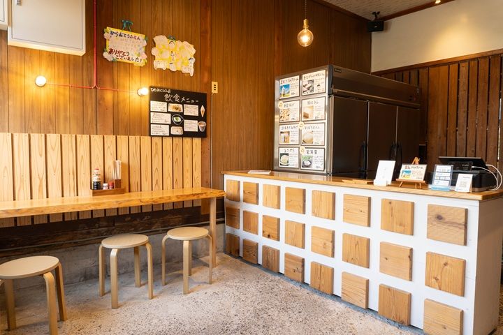 平尾とうふ店のイートインスペース
