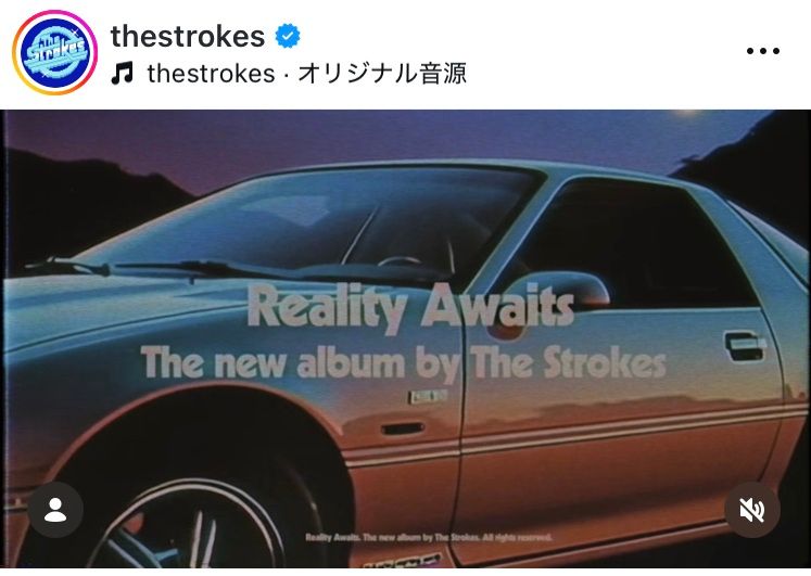 米ロックバンドの新アルバム予告編に突然1980年代の名車 バックに