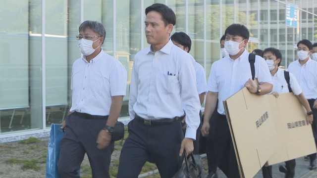 警察の家宅捜索　新見市役所　8月6日