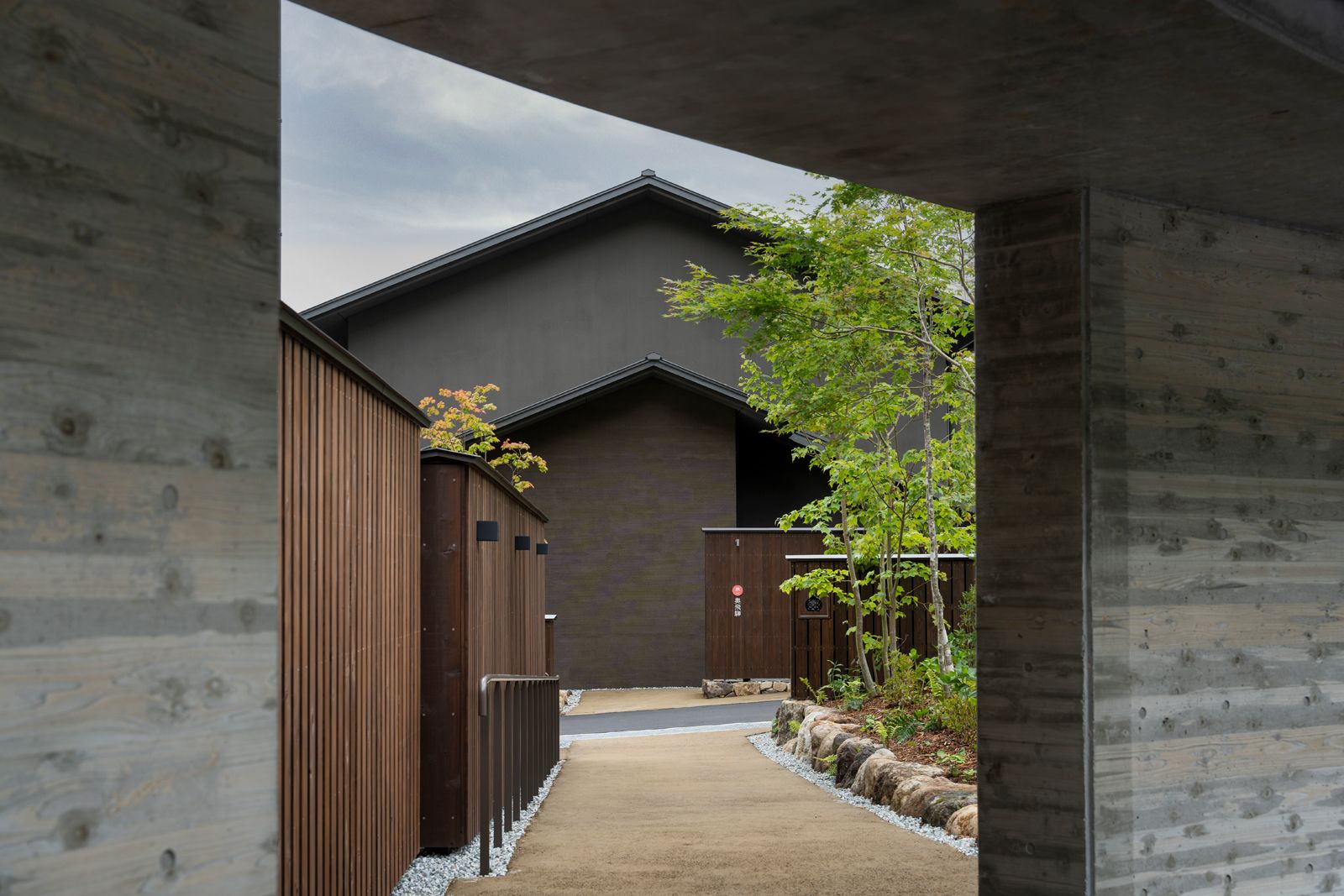 10_【界-奥飛騨】エントランス車寄せから