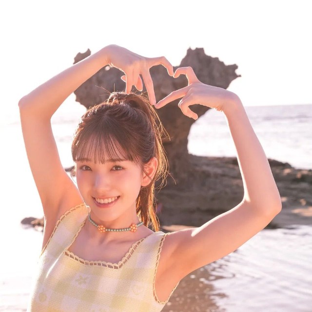 桜井えま1st写真集「あざと未満」（撮影：木村智哉、宝島社）