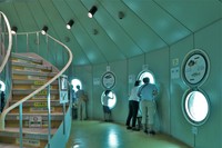 螺旋階段で降りればそこはもう海底