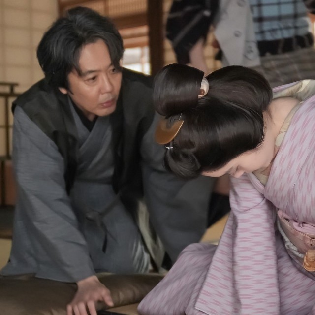 トキは立ちくらみを起こしてしまう　（C）NHK