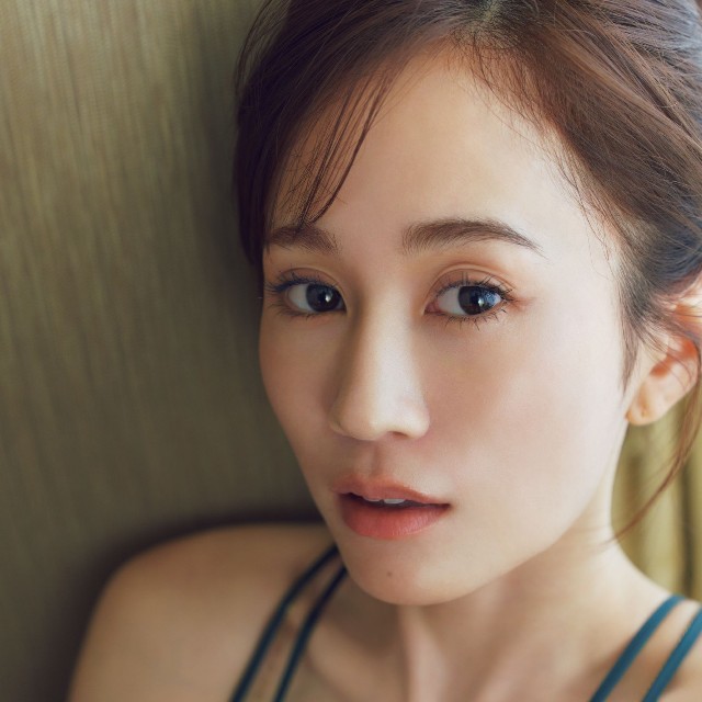 前田敦子写真集【公式】X（@atsuko_book）より