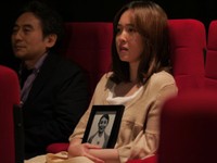 妹役の藤井武美©シンクアンドウィル 青空映画舎