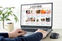ふるさと納税のポイント付与禁止に「反対」が7割超　※画像はイメージです（takasu/stock.adobe.com）