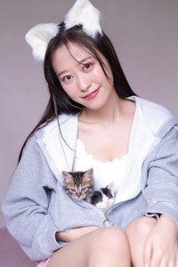 モーニング娘。‘23小田さくら初フォトエッセイ「さくらと猫」（ＫＡＤＯＫＡＷＡ）より