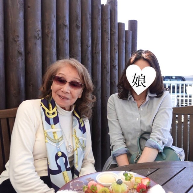 母と娘の２ショット／「91歳おしゃれグランマ」（@oshare_grandma）さん提供