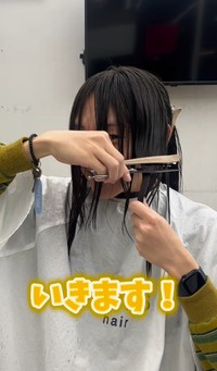 長年伸ばしたロングヘアをカットする男性/ sakiさん（@lipps_saki）提供