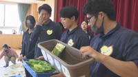 園児に「食べて菜」の魅力を伝える高校生